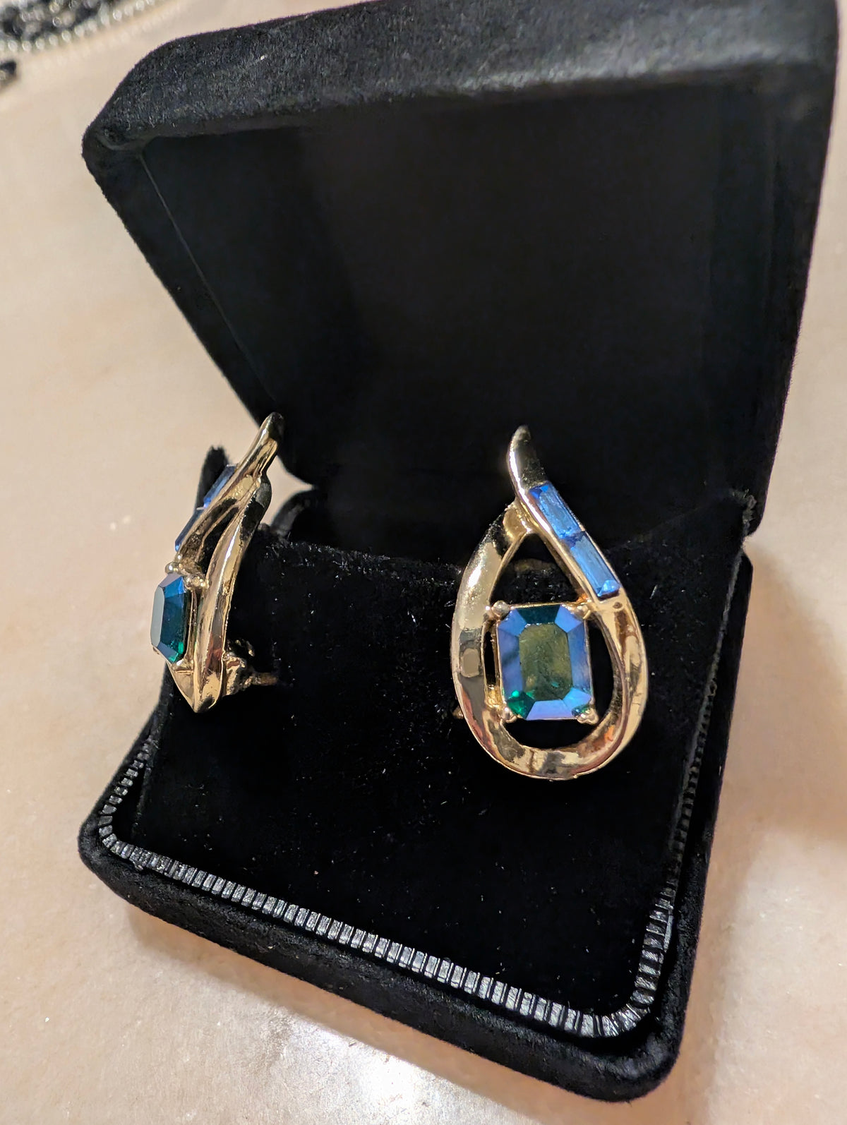 Vintage Designer Blue Aurora Borealis  Clip Earrings: Coro