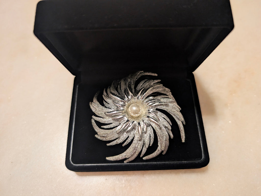 Vintage Designer Swirl Starburst Brooch: Sarah Coventry