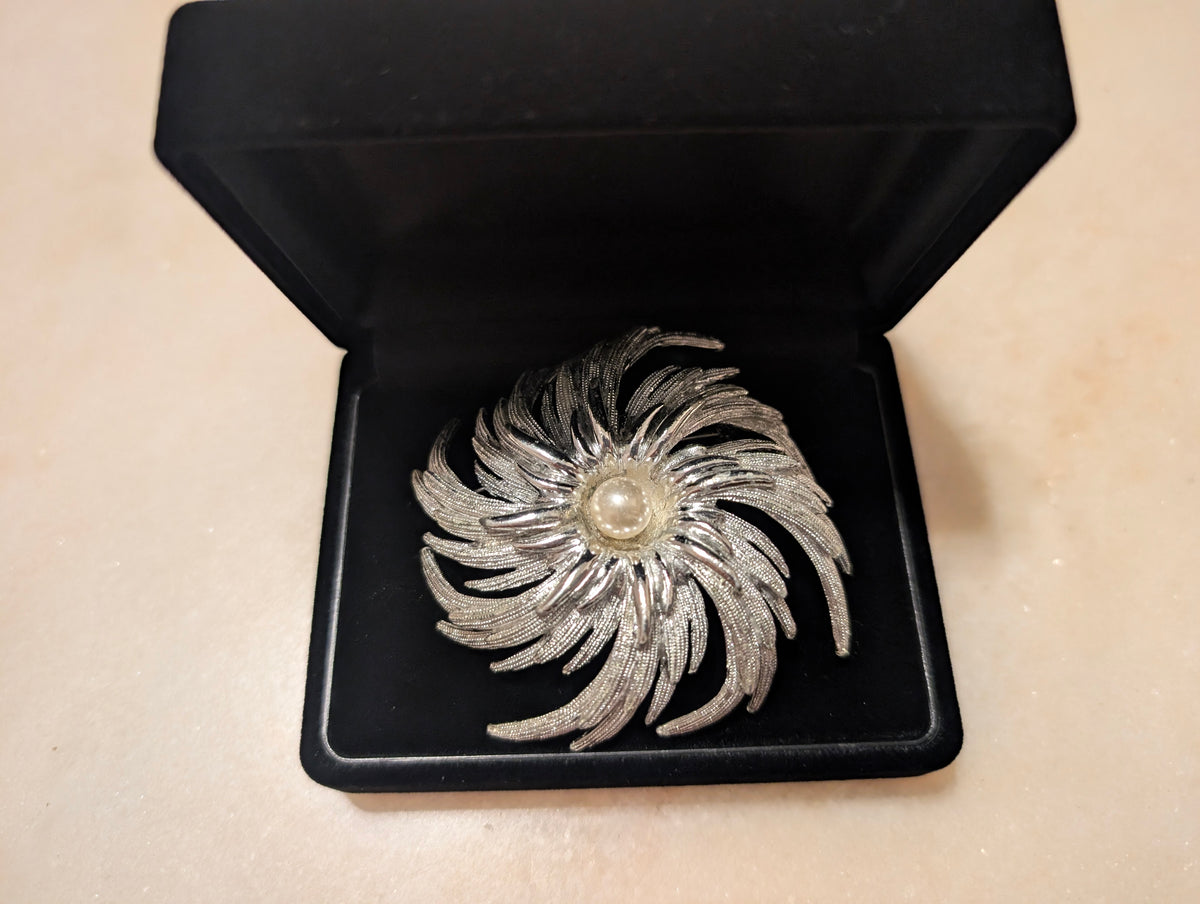 Vintage Designer Swirl Starburst Brooch: Sarah Coventry