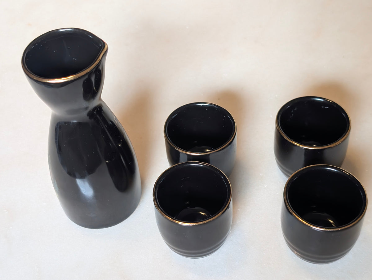 Japanese Black Laquer Sake Set 5 Piece Made in Japan Gold Trim Tokkuri & 4 Cups