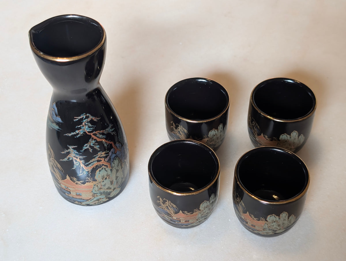 Japanese Black Laquer Sake Set 5 Piece Made in Japan Gold Trim Tokkuri & 4 Cups