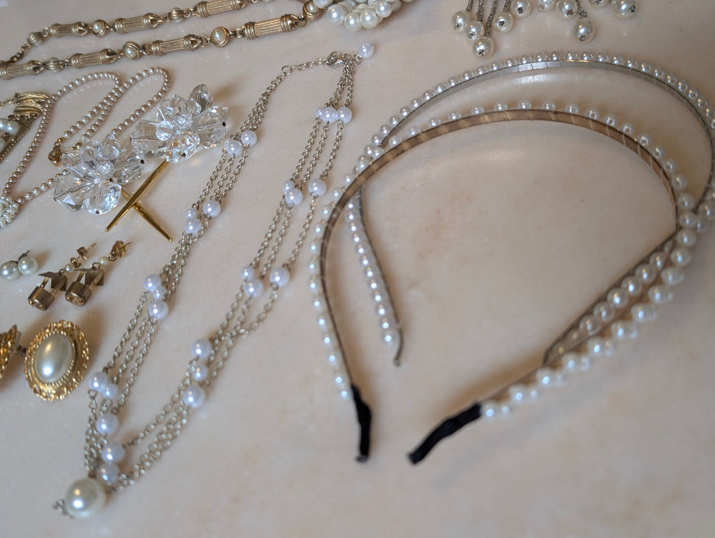 Vintage Gold Tone Jewelry Bundle: Faux Pearl Style