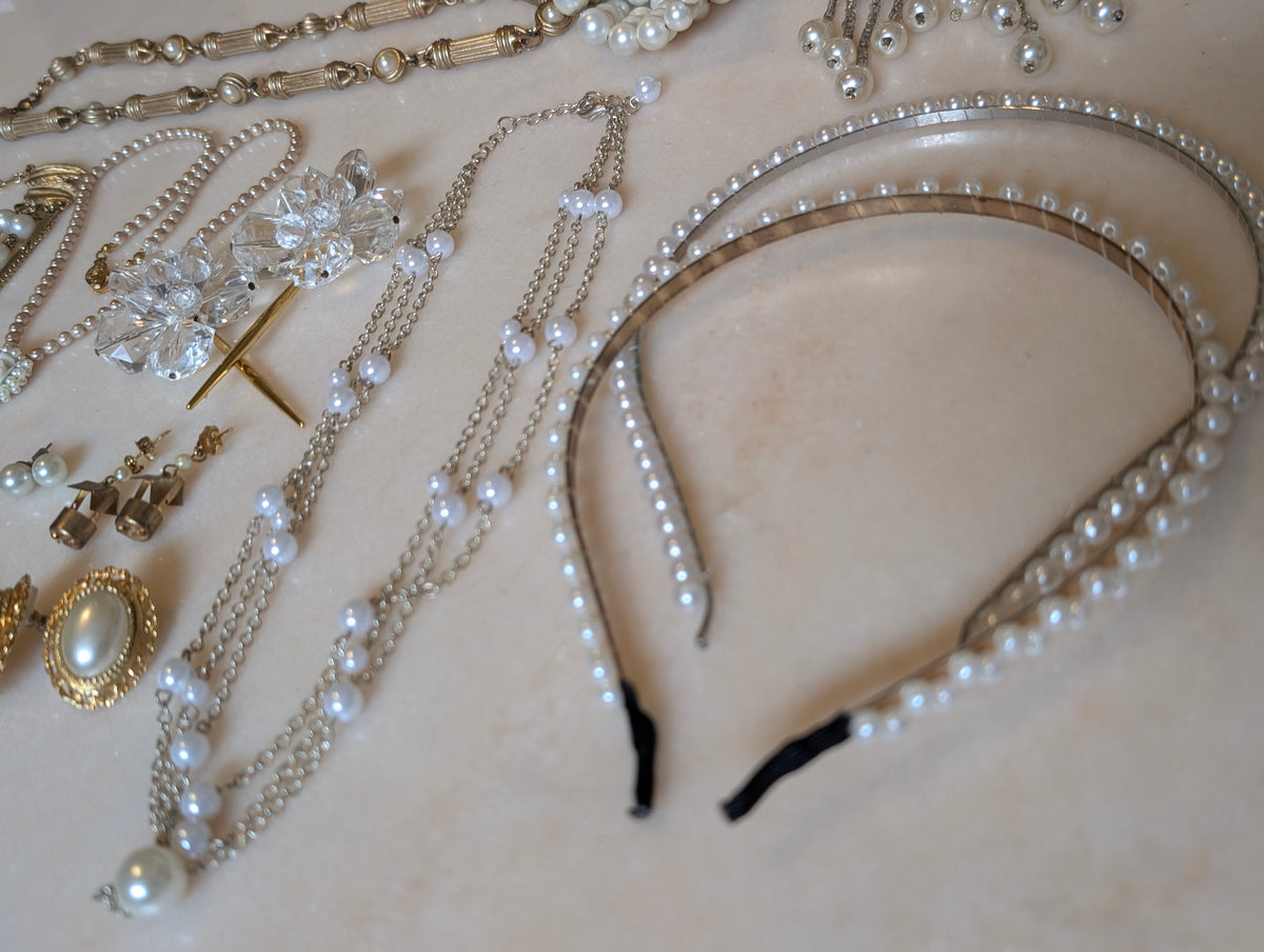Vintage Gold Tone Jewelry Bundle: Faux Pearl Style